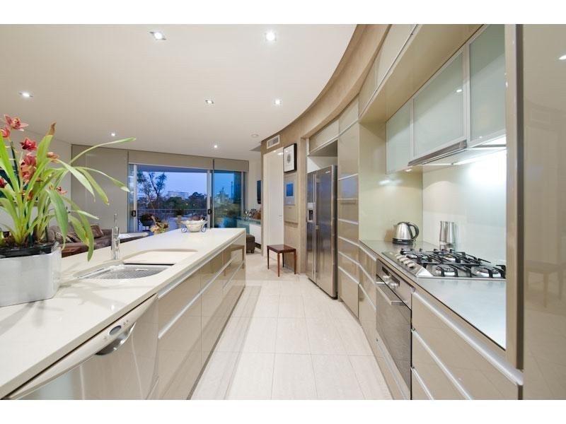 12/205 Coronation Drive, Milton QLD 4064