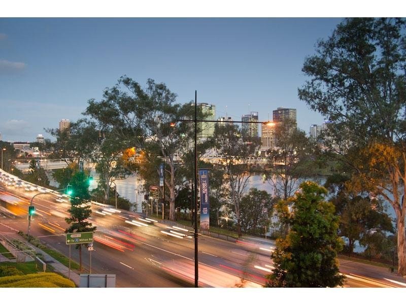 12/205 Coronation Drive, Milton QLD 4064