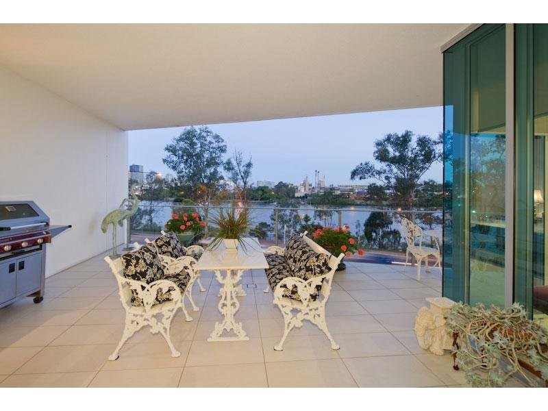 12/205 Coronation Drive, Milton QLD 4064
