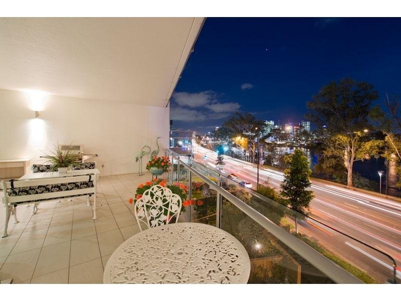 12/205 Coronation Drive, Milton QLD 4064