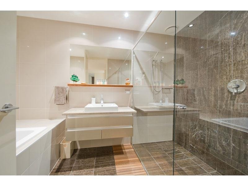 12/205 Coronation Drive, Milton QLD 4064