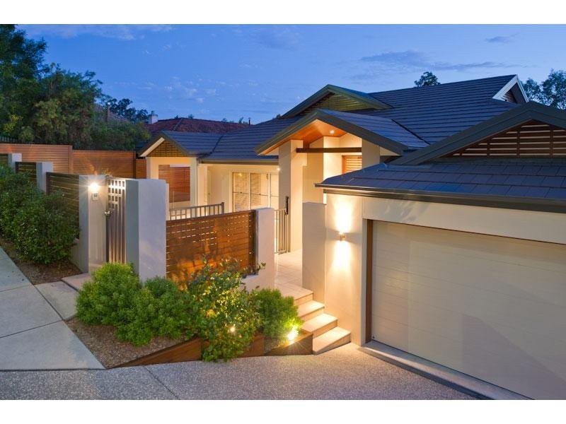 23 Highland Terrace, St Lucia QLD 4067