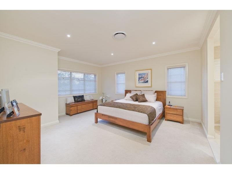 23 Highland Terrace, St Lucia QLD 4067