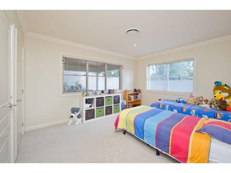 23 Highland Terrace, St Lucia QLD 4067