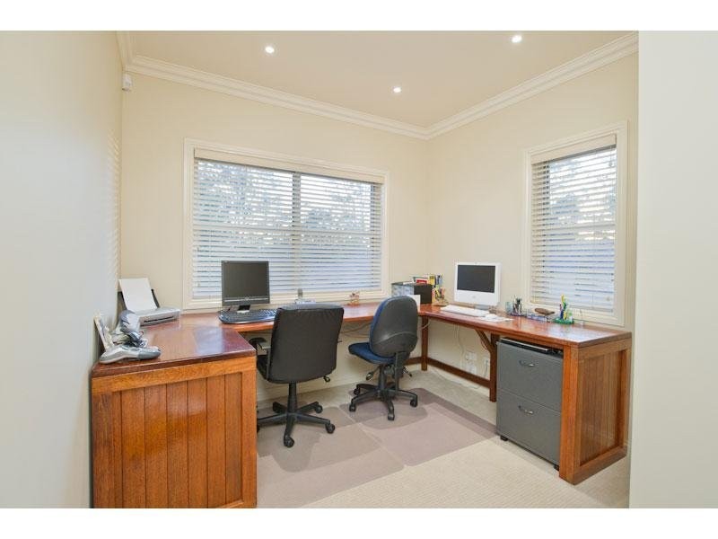 23 Highland Terrace, St Lucia QLD 4067