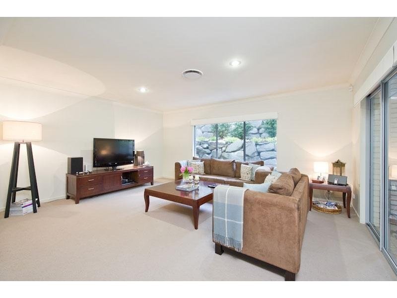 25 Hillside Terrace, St Lucia QLD 4067