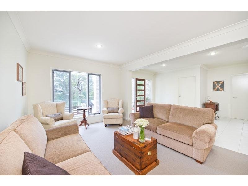 25 Hillside Terrace, St Lucia QLD 4067