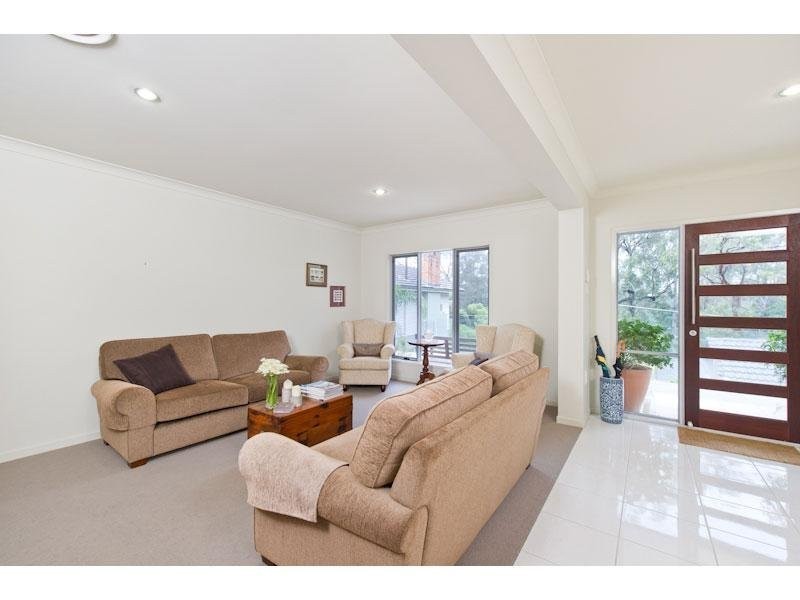 25 Hillside Terrace, St Lucia QLD 4067