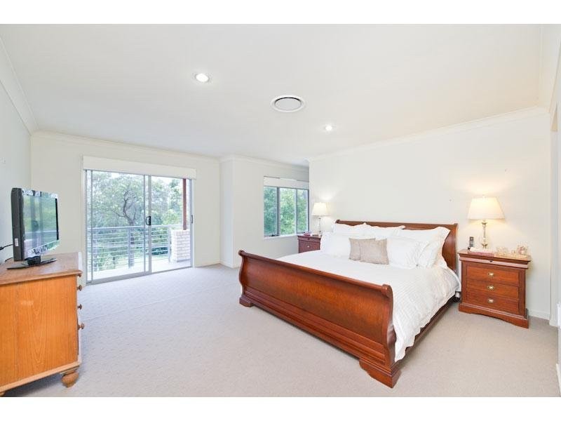 25 Hillside Terrace, St Lucia QLD 4067