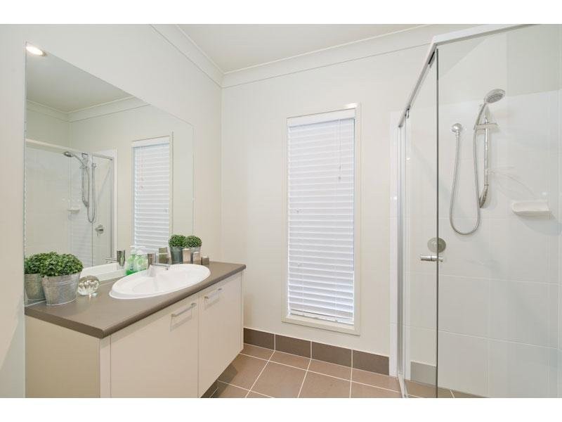 25 Hillside Terrace, St Lucia QLD 4067