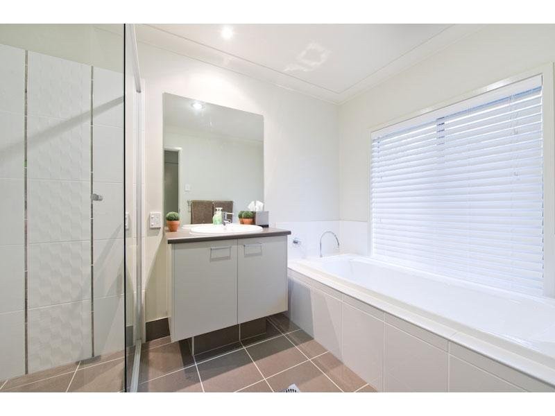 25 Hillside Terrace, St Lucia QLD 4067