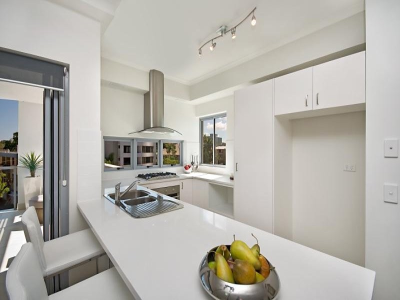 702/30 Riverview Terrace, Indooroopilly QLD 4068