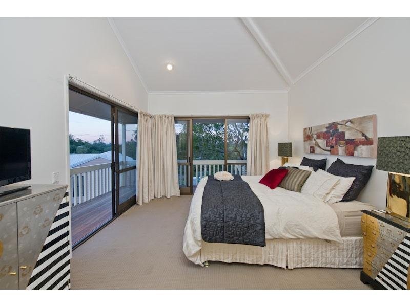 7 Bonhill Court, Indooroopilly QLD 4068