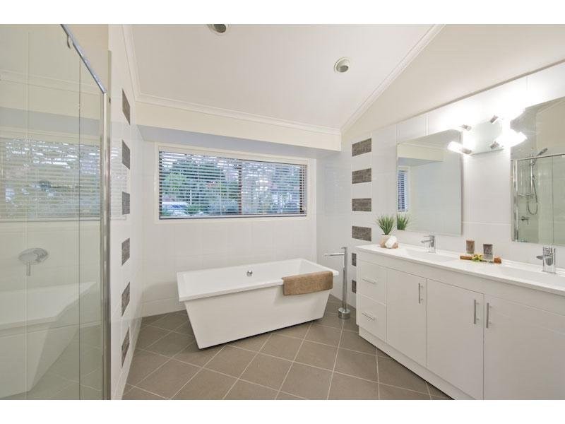 7 Bonhill Court, Indooroopilly QLD 4068