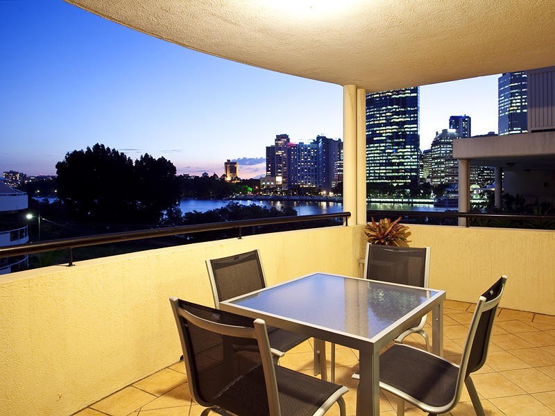 18 Bright Street, Kangaroo Point QLD 4169