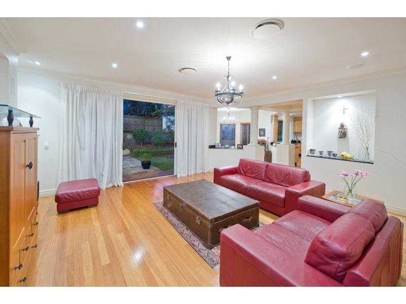 88 Eighth Avenue, St Lucia QLD 4067