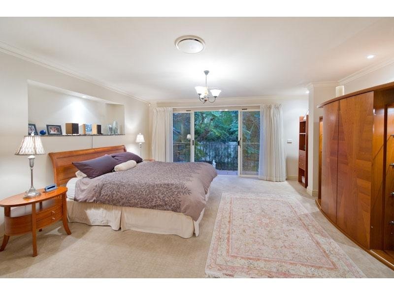 88 Eighth Avenue, St Lucia QLD 4067