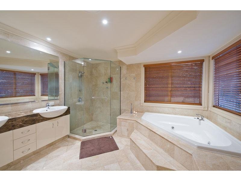 88 Eighth Avenue, St Lucia QLD 4067