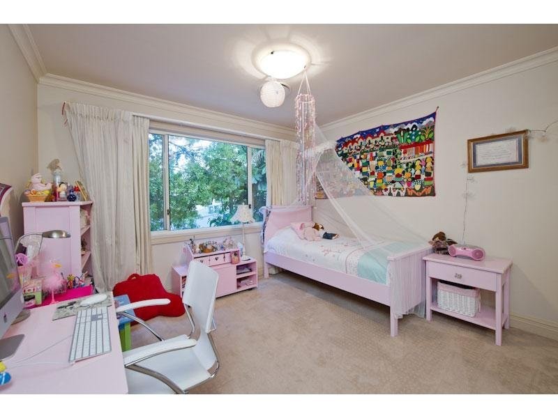 88 Eighth Avenue, St Lucia QLD 4067