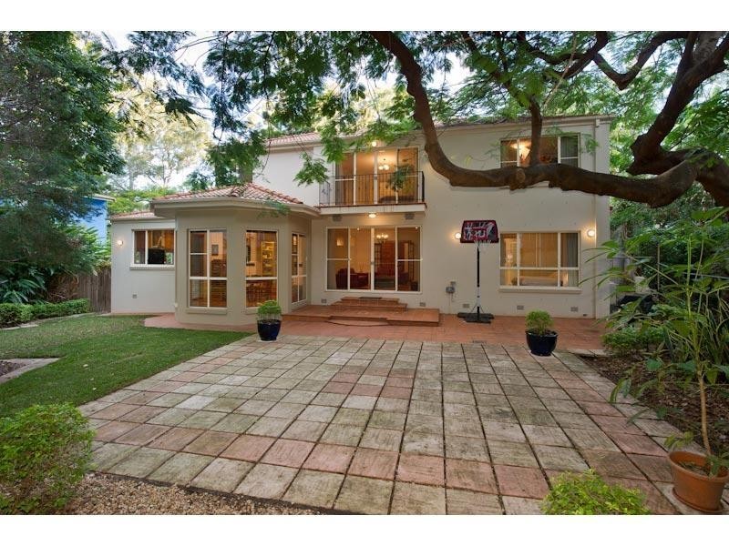 88 Eighth Avenue, St Lucia QLD 4067