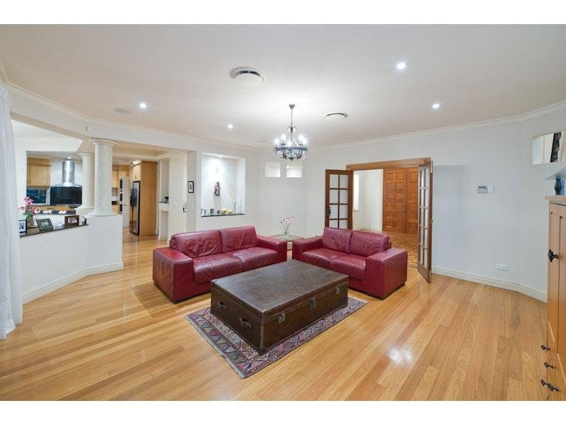 88 Eighth Avenue, St Lucia QLD 4067