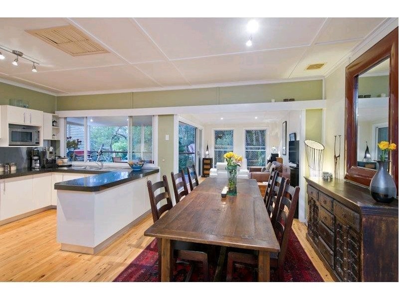 15 Jainba Street, Indooroopilly QLD 4068