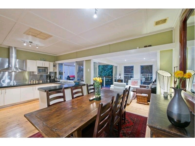 15 Jainba Street, Indooroopilly QLD 4068