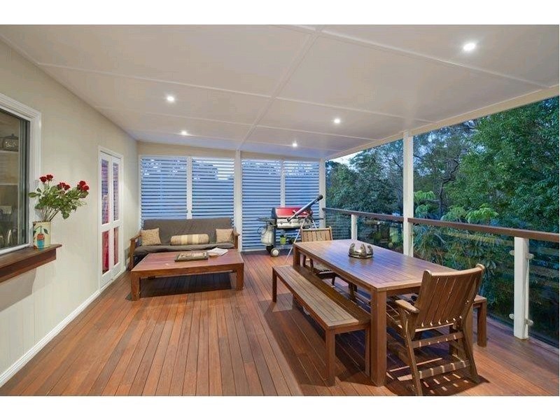 15 Jainba Street, Indooroopilly QLD 4068