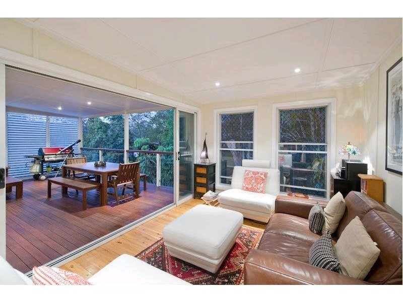 15 Jainba Street, Indooroopilly QLD 4068