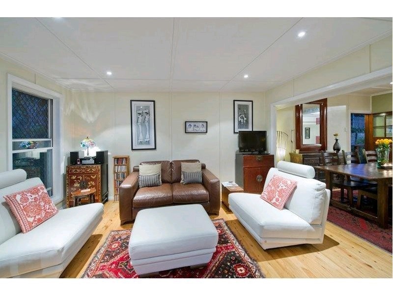 15 Jainba Street, Indooroopilly QLD 4068