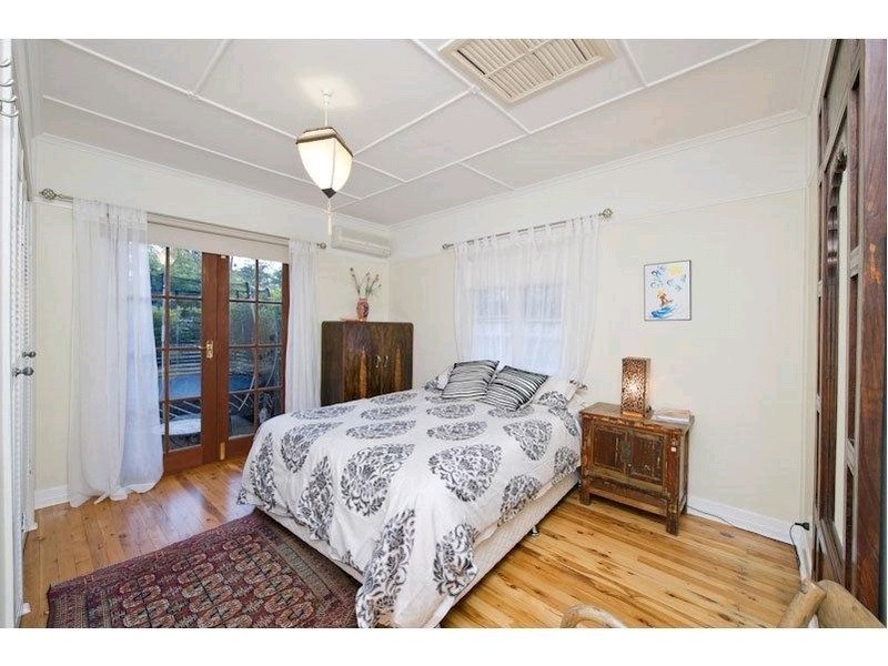 15 Jainba Street, Indooroopilly QLD 4068