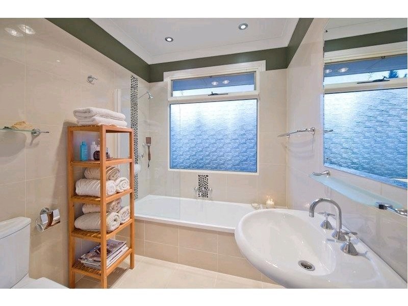 15 Jainba Street, Indooroopilly QLD 4068