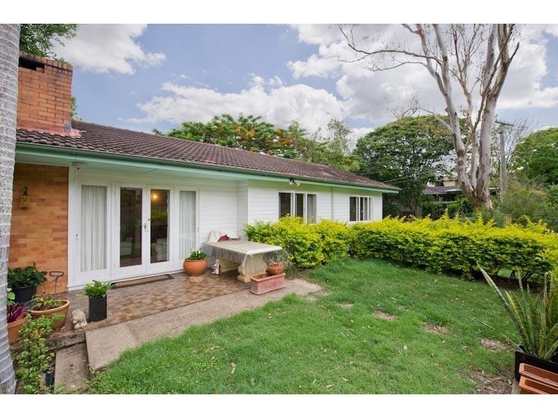 19 Acworth Street, Kenmore QLD 4069