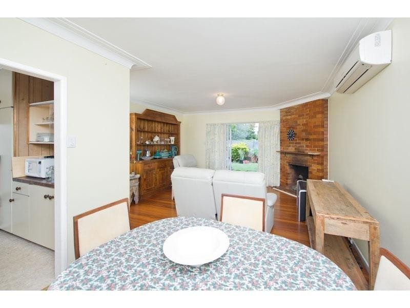 19 Acworth Street, Kenmore QLD 4069