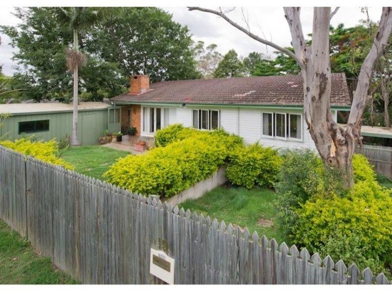 19 Acworth Street, Kenmore QLD 4069