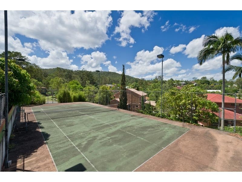 5 Bonhill Court, Indooroopilly QLD 4068