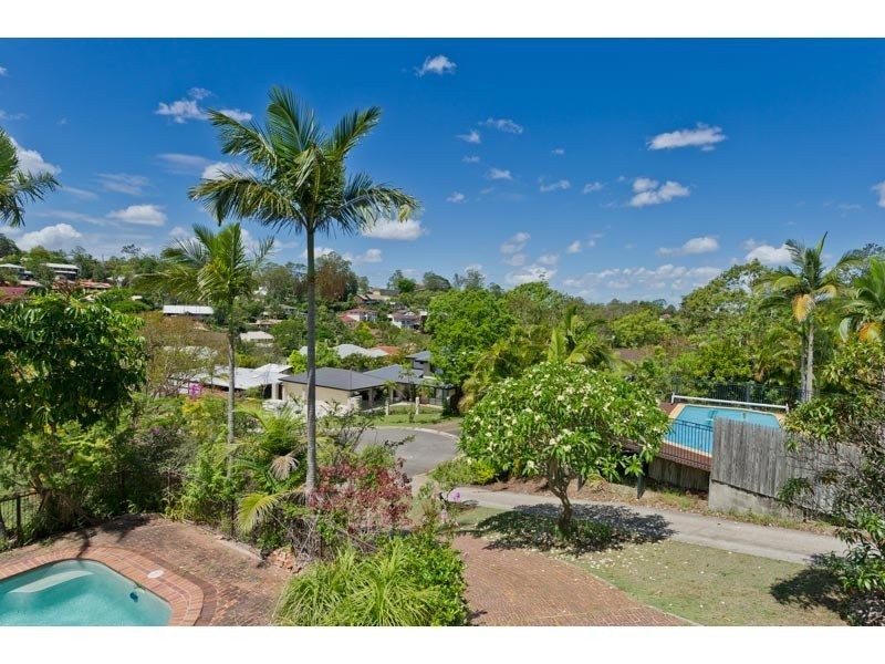 5 Bonhill Court, Indooroopilly QLD 4068