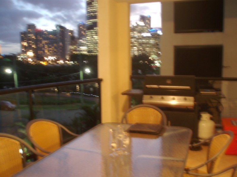 36 MacDonald Street, Kangaroo Point QLD 4169