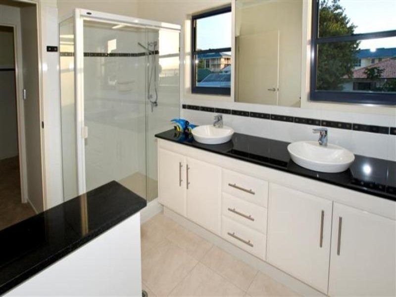 52A Oyster Point Esplanade, Scarborough QLD 4020