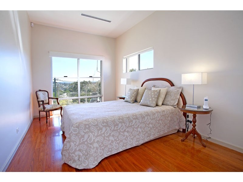 11 Mikado Street, Hamilton QLD 4007