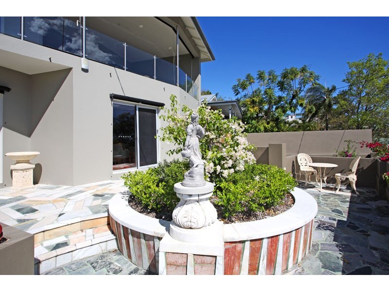 11 Mikado Street, Hamilton QLD 4007