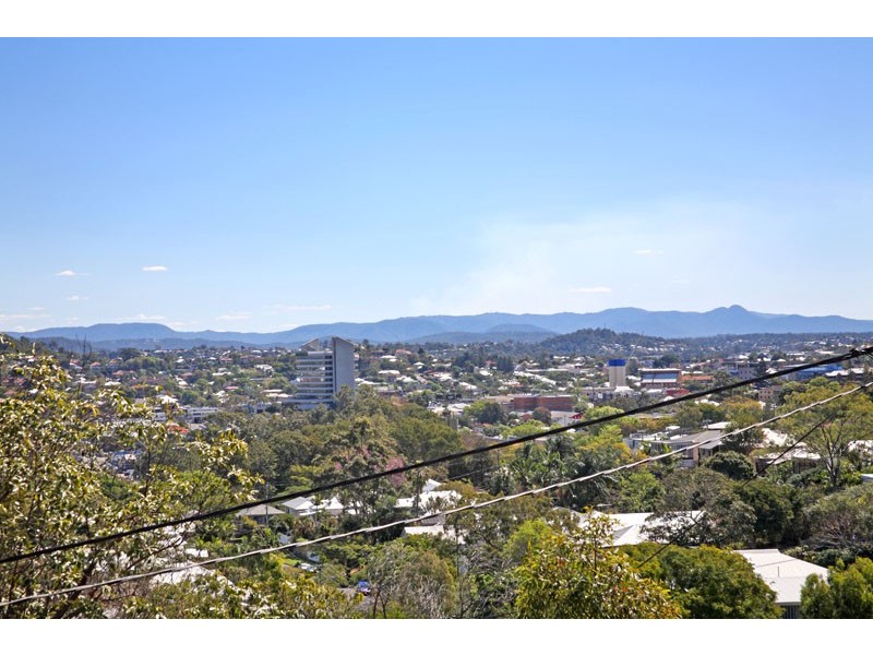 11 Mikado Street, Hamilton QLD 4007