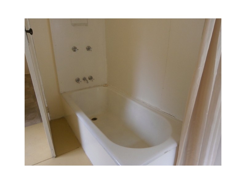 2/223 Hudson Road, Wooloowin QLD 4030