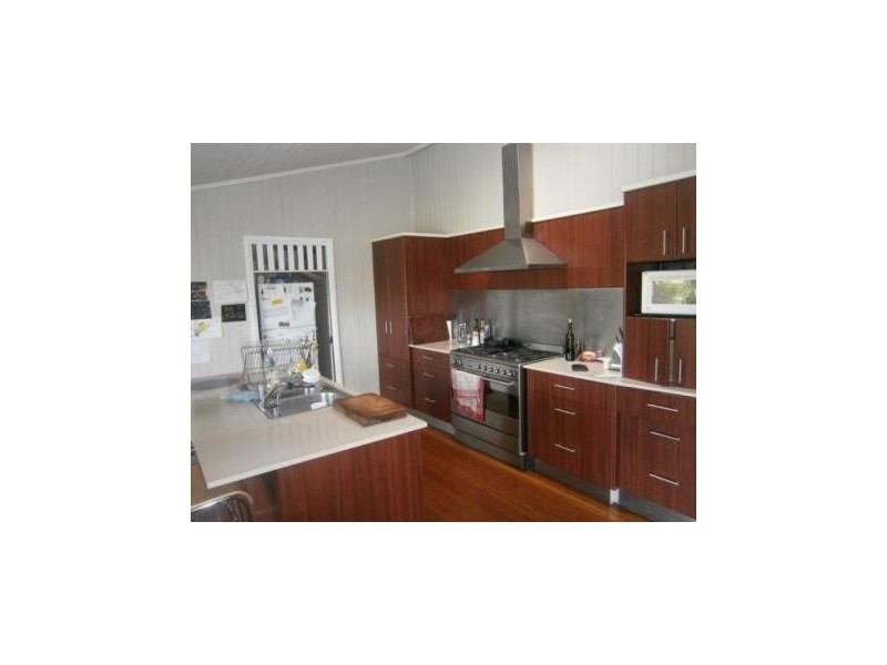 10 Stewart Avenue, Wooloowin QLD 4030