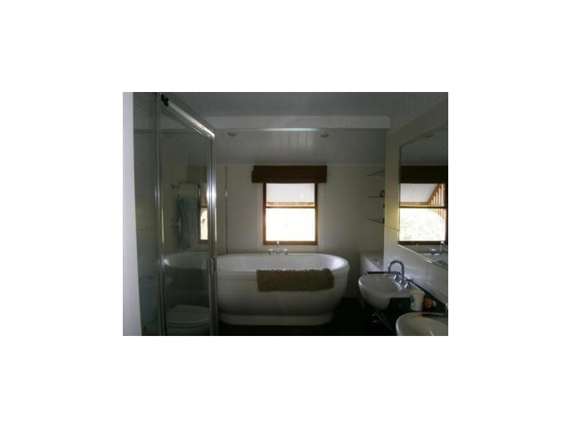 10 Stewart Avenue, Wooloowin QLD 4030