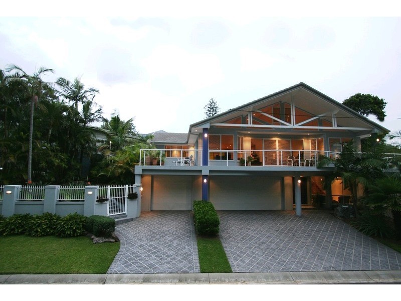 16 Lakeside Drive, Sapphire Beach NSW 2450