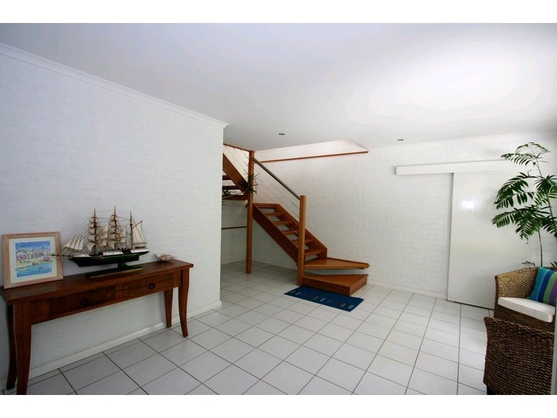 16 Lakeside Drive, Sapphire Beach NSW 2450