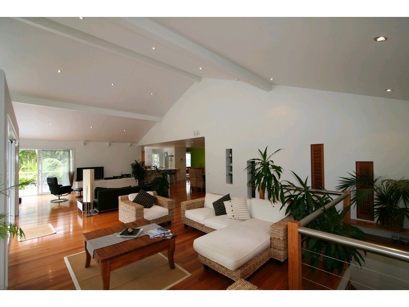 16 Lakeside Drive, Sapphire Beach NSW 2450