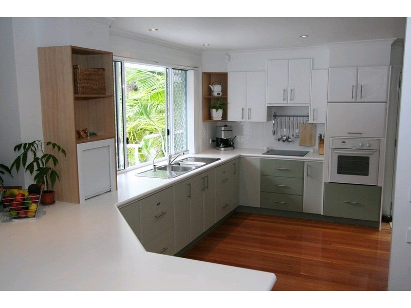 16 Lakeside Drive, Sapphire Beach NSW 2450