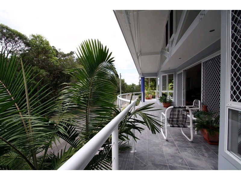 16 Lakeside Drive, Sapphire Beach NSW 2450